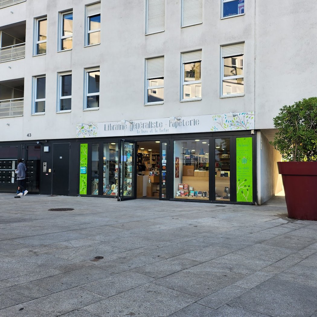 Librairie Le Livre et la Tortue 2